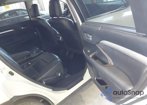 2018 Toyota Highlander Se/Xle z USA, uszkodzony, nr VIN 5TDKZRFH8JS543529